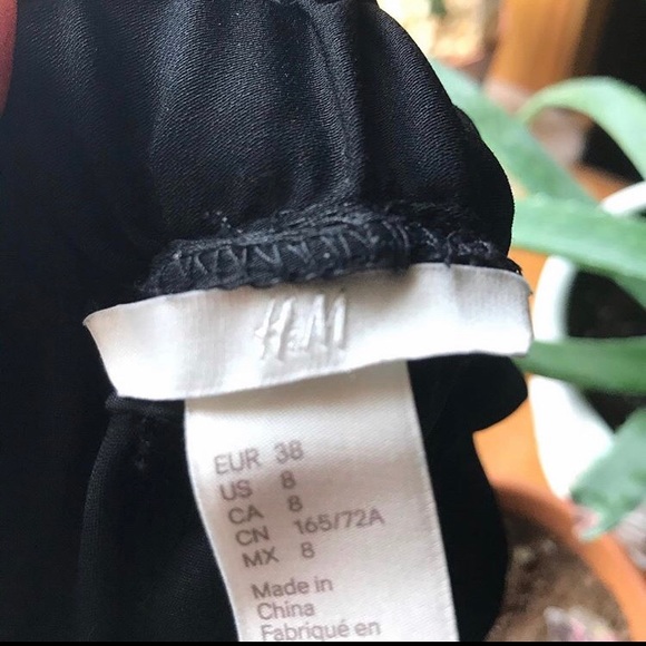 H&M Pleated black tie shorts Size 8 - Picture 3 of 3